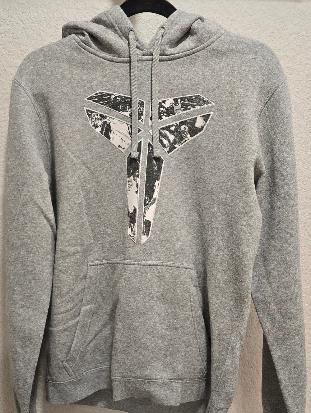 NIKE - KOBE BRYANT LOS ANGELES LAKERS MEMORIAL STATUE HOODIE - Grey